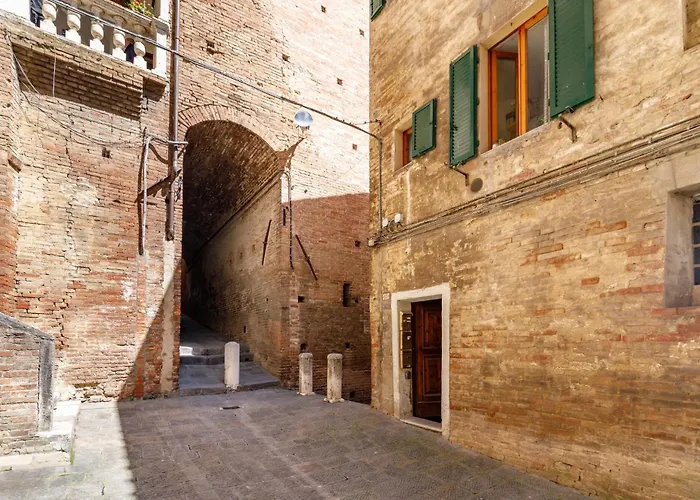 Guesthost - Vicolo In Santa Caterina شقة سيينا